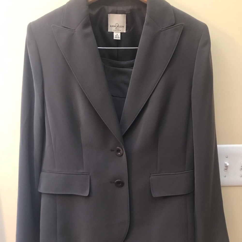 Anne Klein 2 pc paint suit